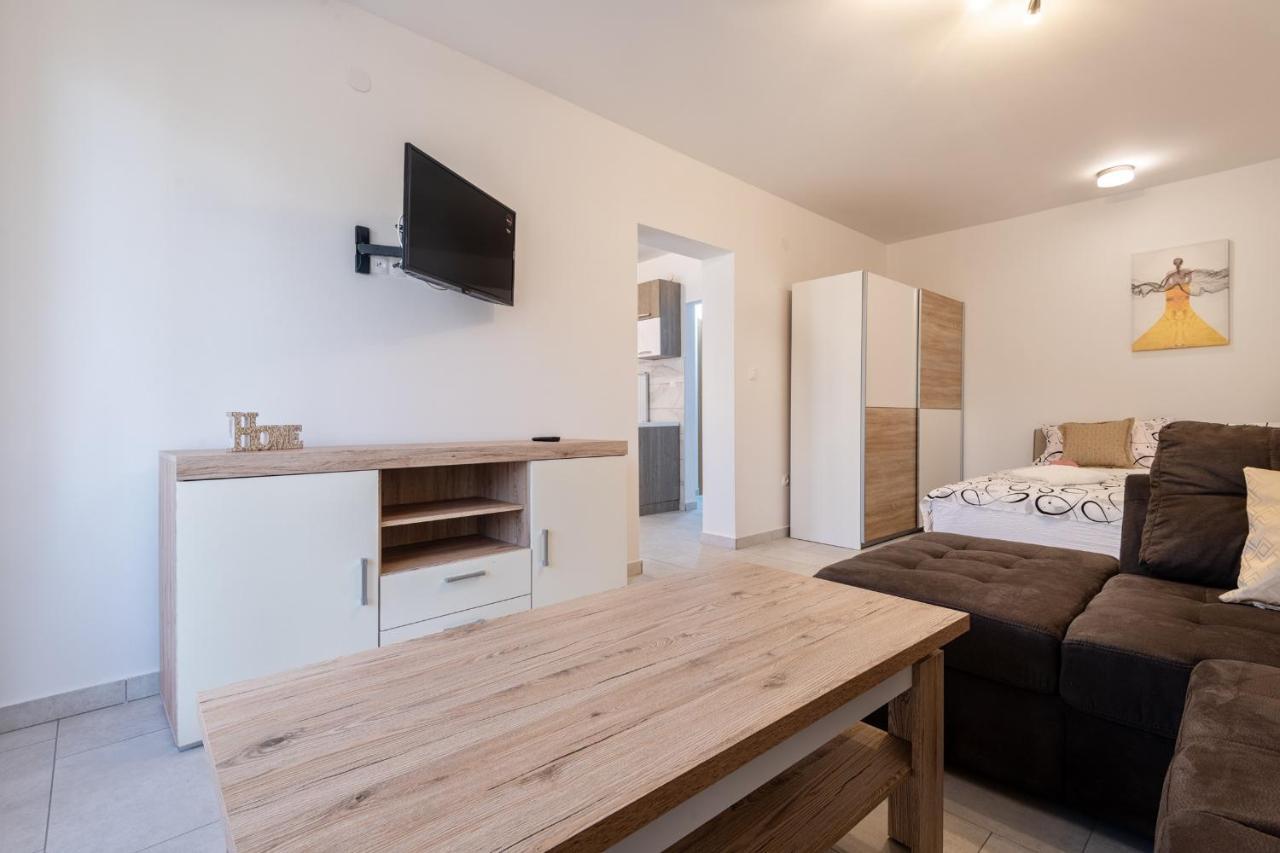 Apartments Mira Неум Екстериор снимка