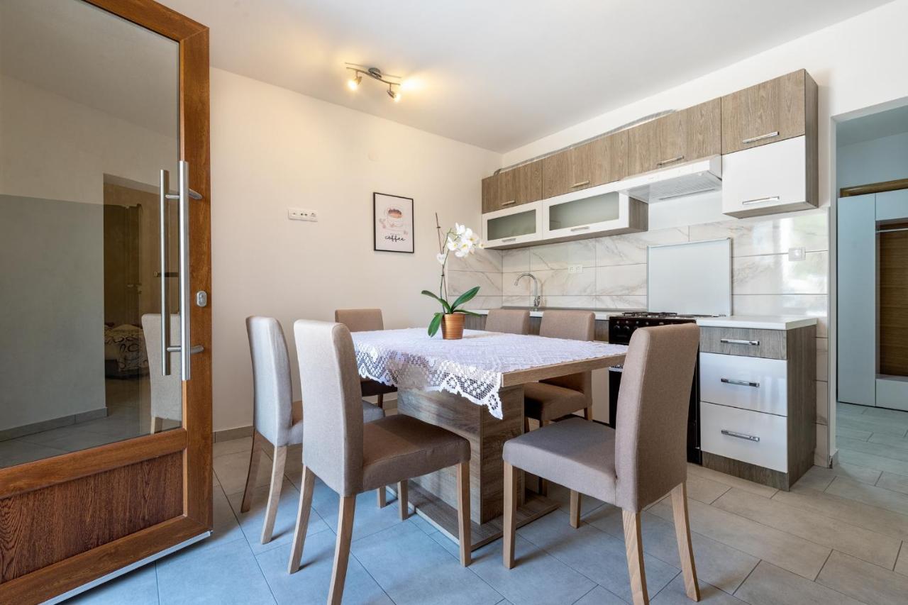 Apartments Mira Неум Екстериор снимка