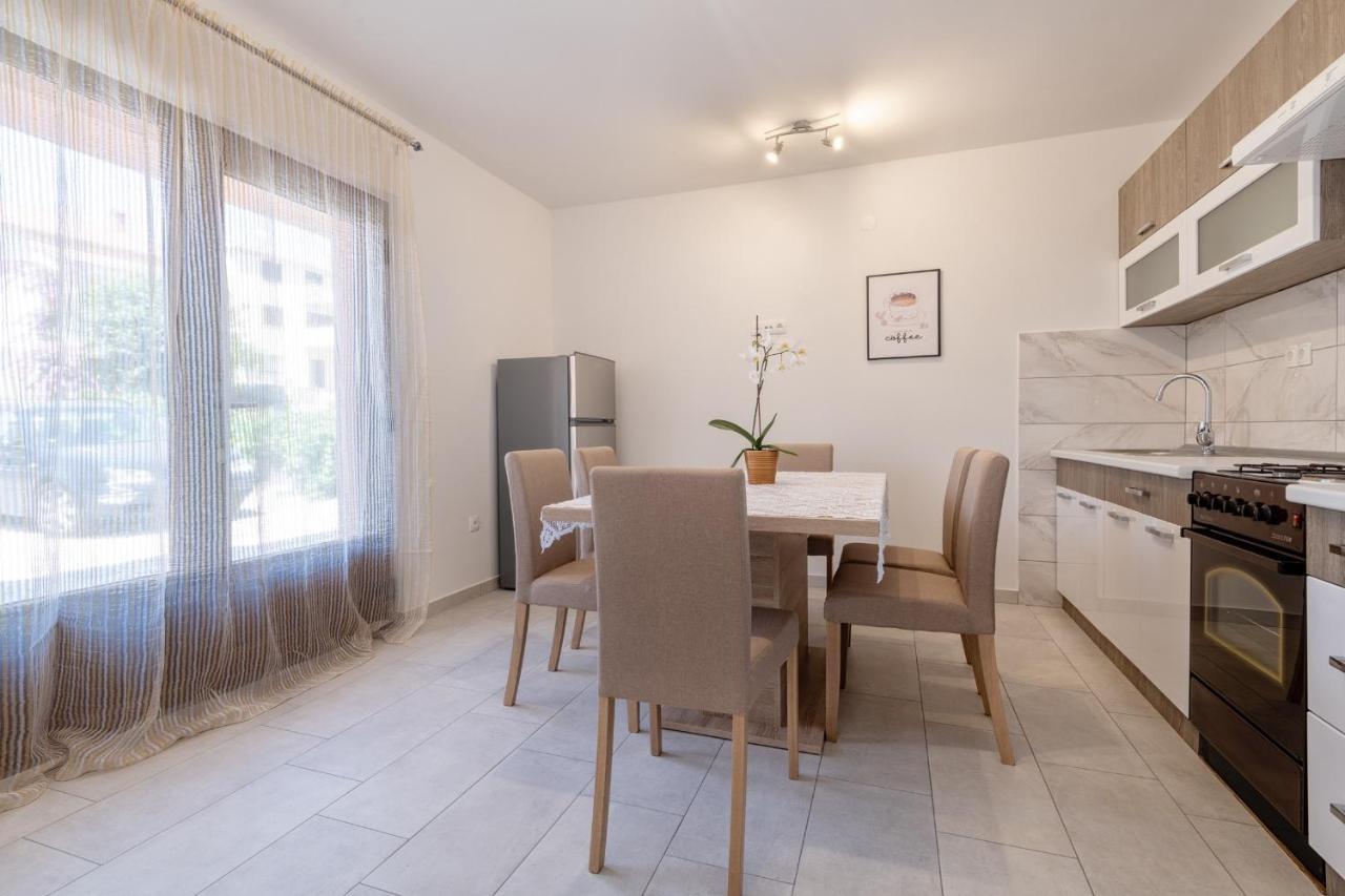 Apartments Mira Неум Екстериор снимка