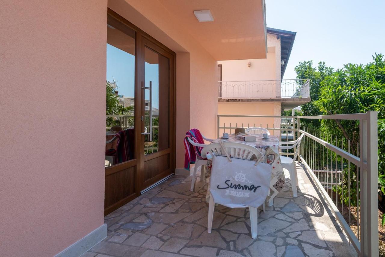 Apartments Mira Неум Екстериор снимка