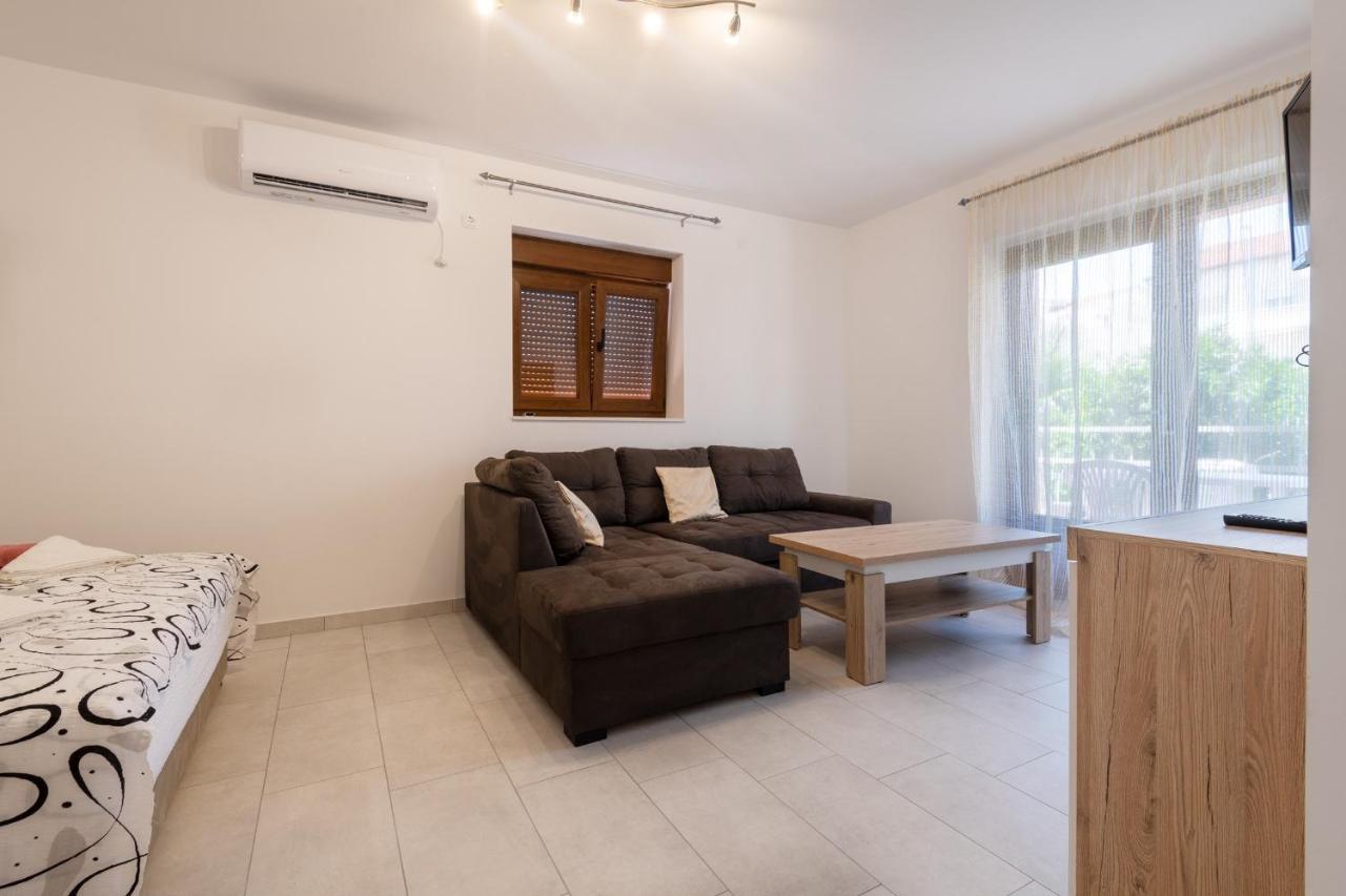 Apartments Mira Неум Екстериор снимка