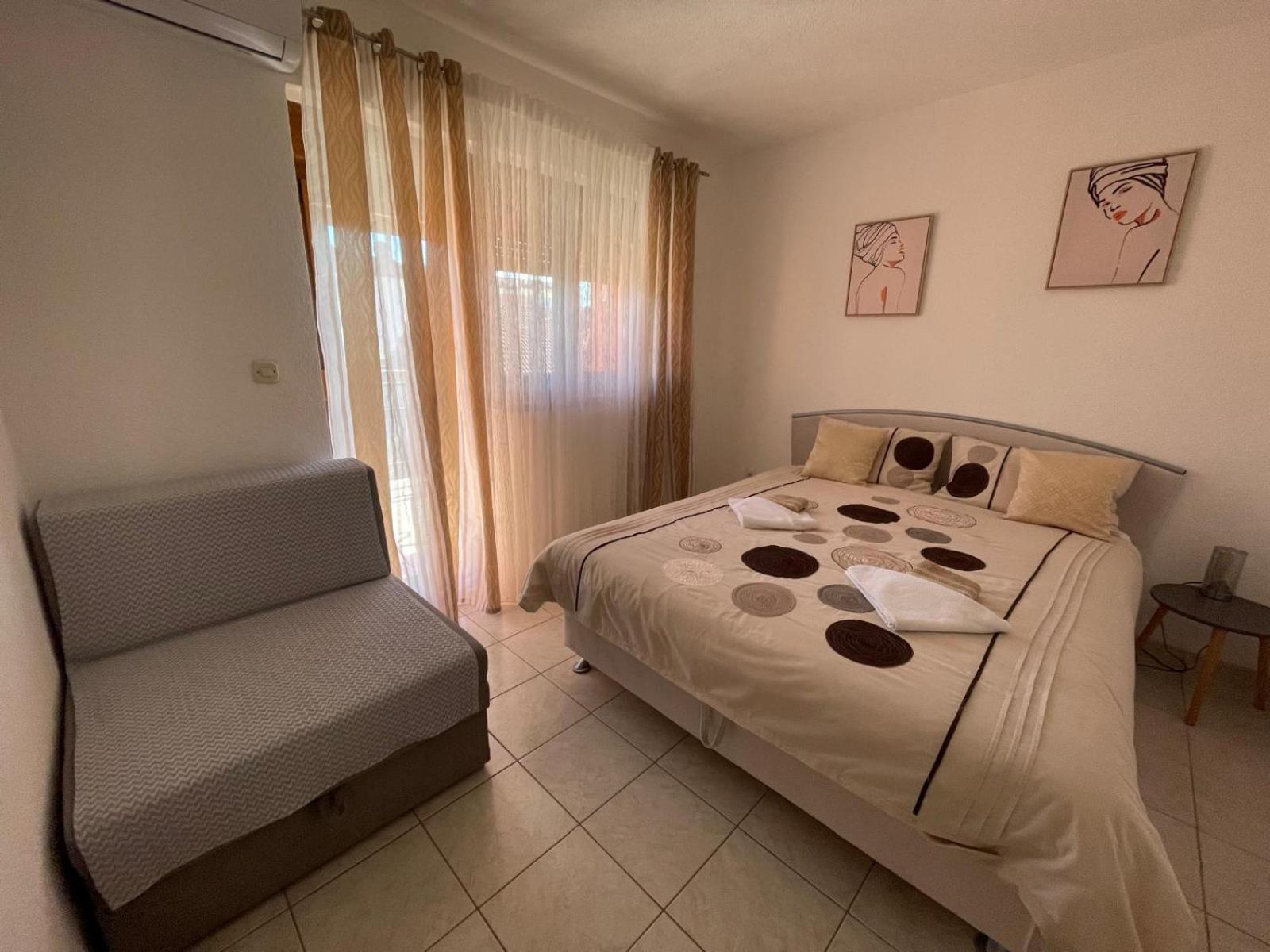Apartments Mira Неум Екстериор снимка